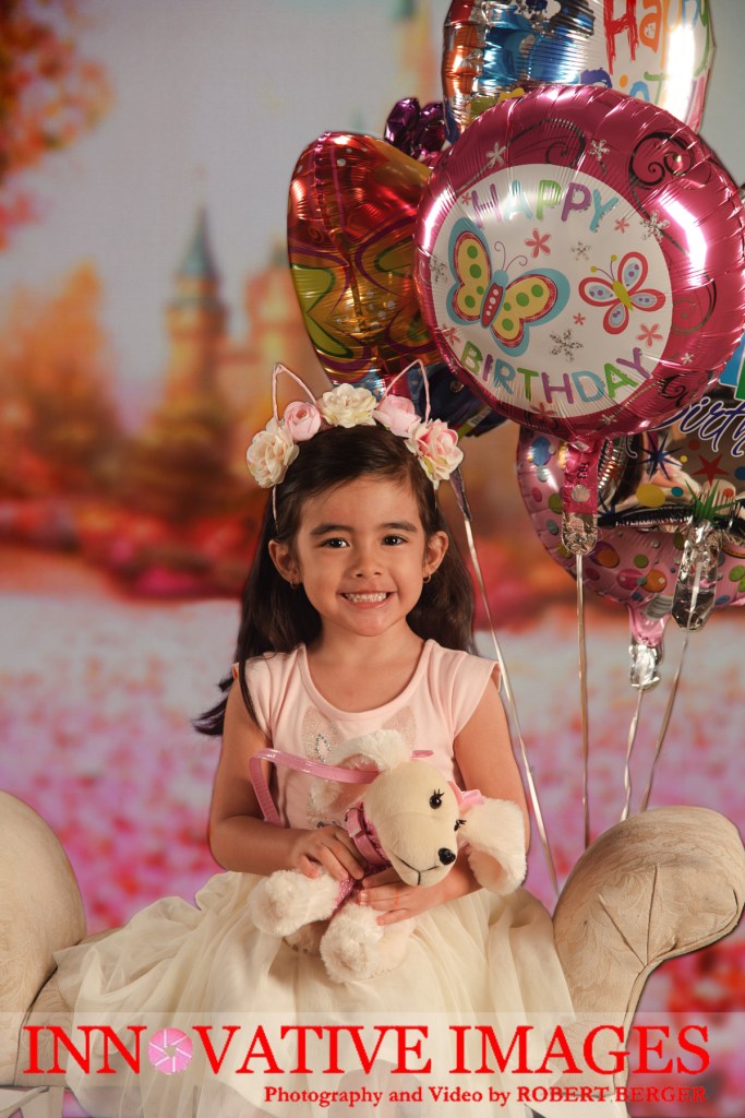 Kids in studio portrait photography mini sessions! Affordable, For kids children birthdays and special seasons like Christmas and Easter plus more! Huge creative background selection. Innovative Images Photography by Robert Berger serves Houston Katy and Fort bend Texas.